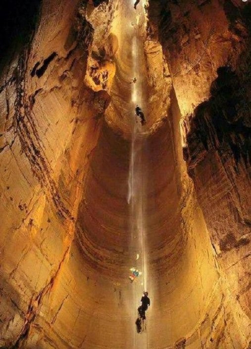 غارنوردی در غار پرآو